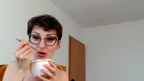Raluca online show from March 2026 03:28:01 PM