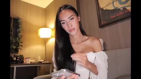 Snapshot of bee_thai chatting on February 2026 05:11:02 PM bee_thai online show from February 2026 05:11:02 PM