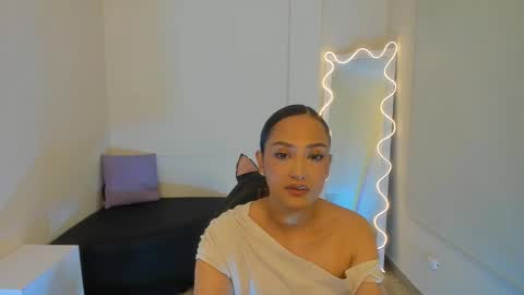 BELLA online show from September 2025 01:33:01 PM