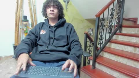 independent model online show from December 2024 03:43:01 AM