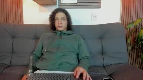 independent model online show from October 2025 03:59:02 AM