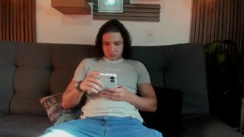 independent model online show from October 2025 09:48:01 PM