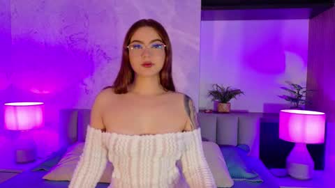 Snapshot of bella01_ chatting on October 2025 12:17:01 PM BELLA online show from October 2025 12:17:01 PM