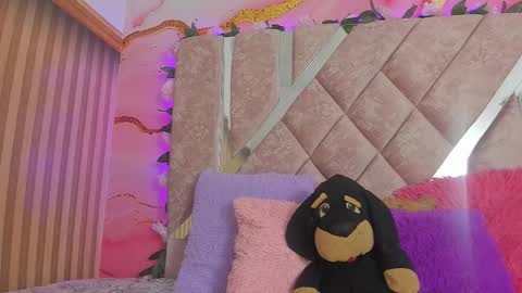 Melanie  online show from February 2026 10:27:01 AM