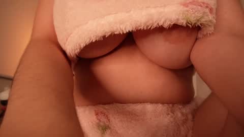 Snapshot of bella_adams_ chatting on December 2025 10:52:01 PM isabella online show from December 2025 10:52:01 PM