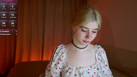 Snapshot of bella_amoury chatting on May 2026 06:37:01 PM Bella online show from May 2026 06:37:01 PM
