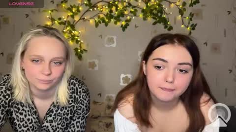 bella_and_alice online show from May 2026 04:15:02 PM