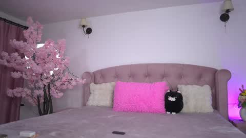 Emma  Bella online show from February 2026 10:48:01 PM