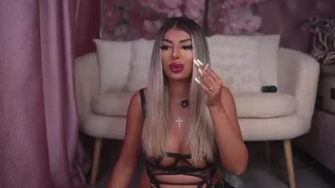 Snapshot of bella_blonda chatting on July 2026 10:03:01 PM Emma Bella online show from July 2026 10:03:01 PM