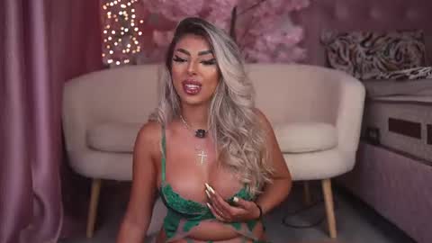 Snapshot of bella_blonda chatting on July 2026 10:14:02 PM Emma Bella online show from July 2026 10:14:02 PM