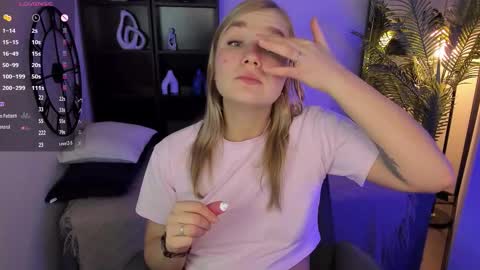 Snapshot of bella_cosmos chatting on December 2025 09:07:01 AM Bella online show from December 2025 09:07:01 AM