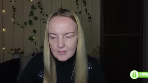 Snapshot of bella_hadatt chatting on March 2026 12:29:01 PM Bella online show from March 2026 12:29:01 PM