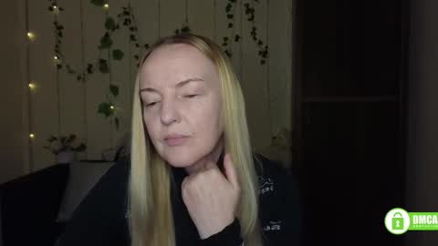 Snapshot of bella_hadatt chatting on March 2026 12:22:01 PM Bella online show from March 2026 12:22:01 PM