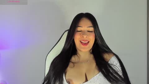 Laura online show from December 2024 01:06:01 PM