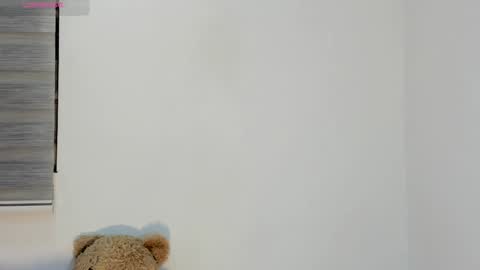 Laura online show from November 2025 04:33:02 AM