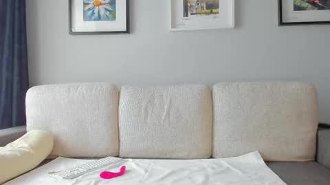 Anna  online show from February 2025 10:21:01 AM