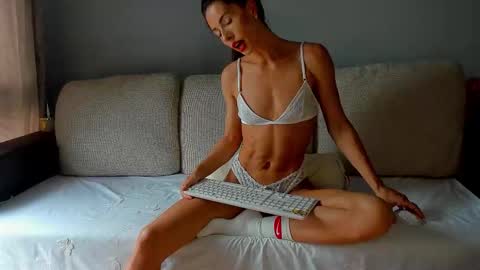 Anna  online show from September 2025 09:20:01 AM