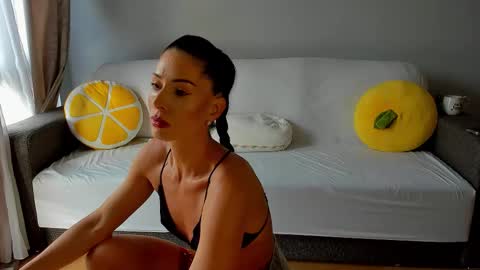 Anna  online show from November 2025 09:29:01 AM