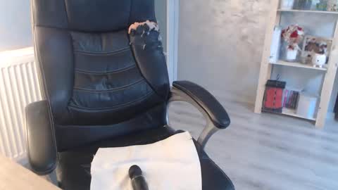      online show from February 2025 11:38:02 AM