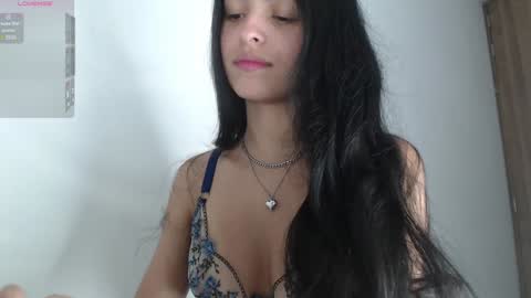 Snapshot of bella_musee chatting on January 2025 12:17:02 AM online show from January 2025 12:17:02 AM