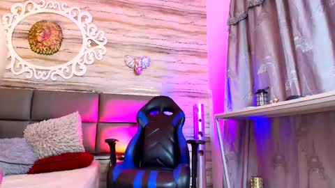     online show from September 2025 04:38:02 AM