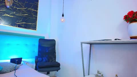     online show from November 2025 08:40:02 PM