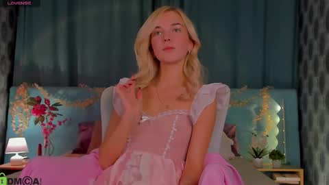 Bella online show from October 2025 12:30:02 AM