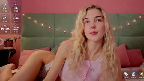 Snapshot of bella_stewarttt chatting on May 2026 01:33:01 AM Bella NEW ROOM online show from May 2026 01:33:01 AM