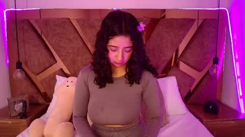 Snapshot of bella_swwan_ chatting on June 2026 02:33:01 PM Bella Swwan online show from June 2026 02:33:01 PM