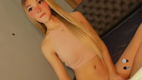 Bella online show from September 2025 12:44:02 AM