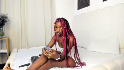 Snapshot of bella_thequeen chatting on June 2026 05:12:01 AM Bella sweetpea online show from June 2026 05:12:01 AM