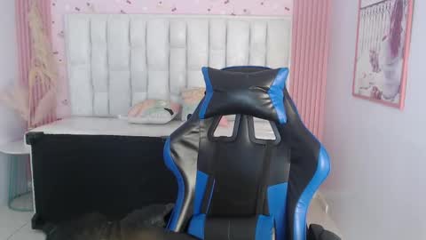 Bella online show from September 2025 08:24:02 PM