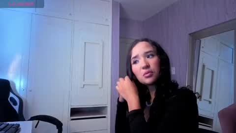 Snapshot of bella_vibes_s chatting on May 2026 12:32:02 PM Bella online show from May 2026 12:32:02 PM