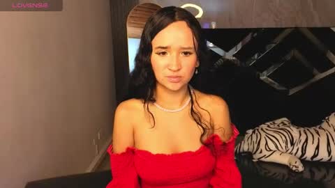 Snapshot of bella_vibes_s chatting on May 2026 01:05:01 PM Bella online show from May 2026 01:05:01 PM