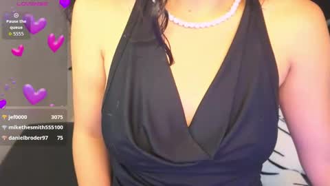 Snapshot of bella_vibes_s chatting on May 2026 01:11:02 AM Bella online show from May 2026 01:11:02 AM