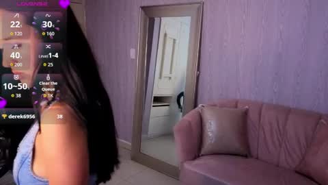 Snapshot of bella_vibes_s chatting on May 2026 04:04:02 PM Bella online show from May 2026 04:04:02 PM