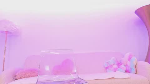 Bella online show from October 2025 09:04:01 PM