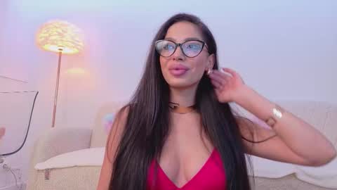 Bella online show from October 2025 07:25:02 PM