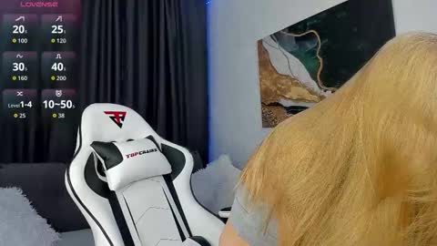 Hi I am Bella I am a first day here online show from November 2025 03:05:01 AM