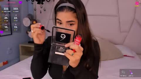 Snapshot of bellaa_becca chatting on November 2025 07:01:02 PM Bella Becca online show from November 2025 07:01:02 PM