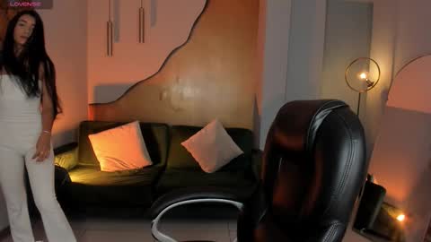  Bella C  online show from October 2025 11:42:01 AM