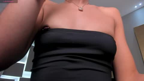  Bella C  online show from October 2025 12:23:01 PM