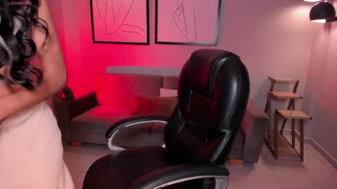  Bella C  online show from November 2025 12:22:02 PM