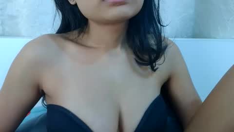 bellacrystall online show from February 2026 04:57:02 AM