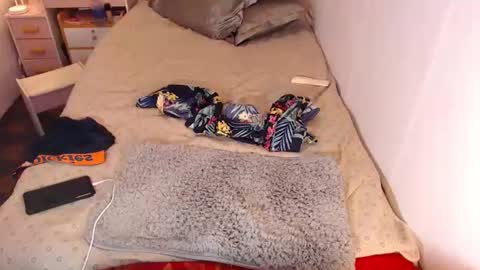 Bella online show from September 2025 05:02:02 PM