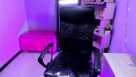 Snapshot of bellalovee_ chatting on February 2026 03:03:02 AM bellalovee_ online show from February 2026 03:03:02 AM