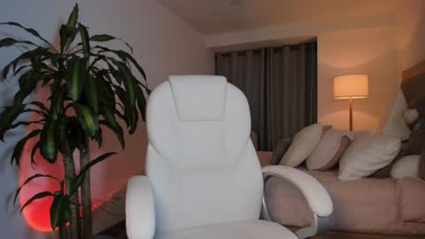 Bella Mia online show from January 2025 04:56:01 AM