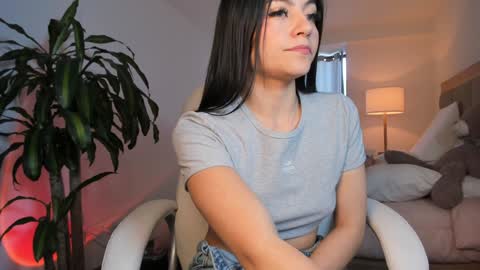 Bella Mia online show from January 2025 09:40:01 PM