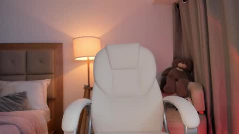 Bella Mia online show from October 2025 03:53:01 AM