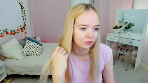 Bella online show from October 2025 10:09:02 PM